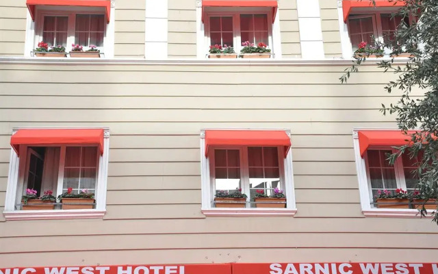 Istanbul Holiday Hotel вид на фасад