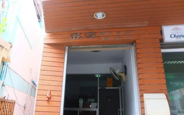 Отель B.B House вид на фасад