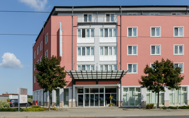 Отель Mercure Hotel Dresden Elbpromenade Германия, Дрезден - отзывы, цены и фото номеров - забронировать отель Mercure Hotel Dresden Elbpromenade онлайн вид на фасад