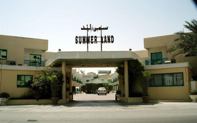 Отель Summerland Motel ОАЭ, Шарджа - 1 отзыв об отеле, цены и фото номеров - забронировать отель Summerland Motel онлайн парковка