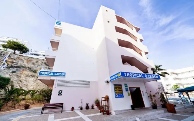 Отель Apartamentos Tropical Garden банкомат