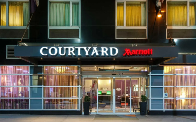 Отель Courtyard New York Manhattan/Times Square West вид на фасад