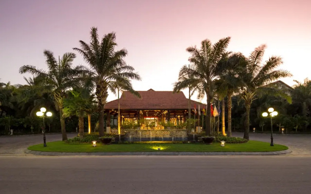 Отель Golden Sand Resort & Spa вид на фасад