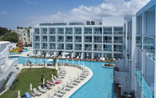 Sofianna Hotel бассейн
