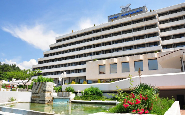 Отель Interhotel Sandanski вид на фасад