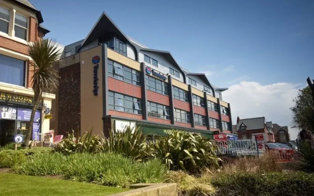 Отель Travelodge Lytham St Annes вид на фасад