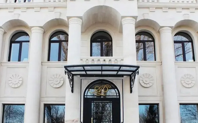 Гостиница Новомосковская вид на фасад