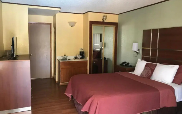 Western Holiday Lodge Three Rivers