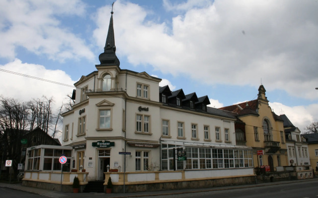 Hotel - Restaurant Kurhaus Klotzsche вид на фасад