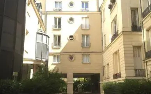 Отель 52 Clichy B&B Франция, Париж - отзывы, цены и фото номеров - забронировать отель 52 Clichy B&B онлайн вид на фасад