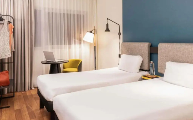 Отель ibis Madrid Aeropuerto Barajas