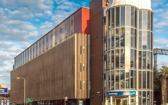 Отель Travelodge London Central Tower Bridge вид на фасад
