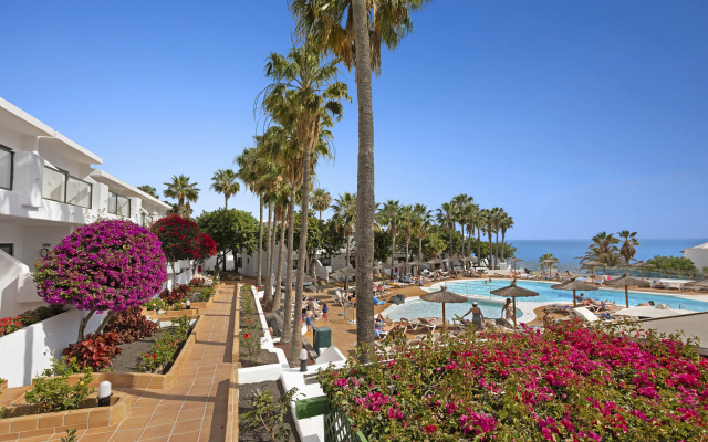 Отель THB Flora Aparthotel