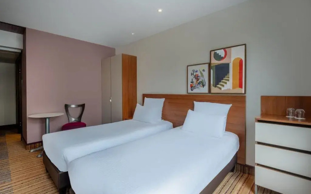 Отель Spark by Hilton Lyon Ouest
