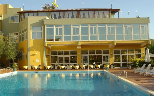 Отель Club Malaspina Ористано бассейн