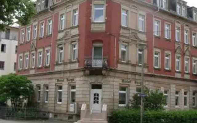 Hotel Burgk вид на фасад