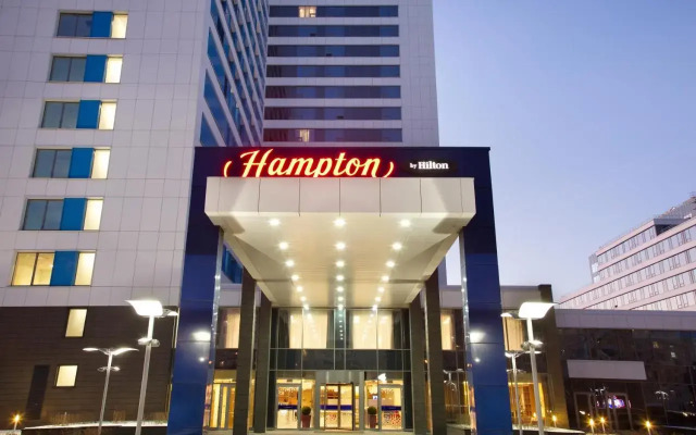 Гостиница Hampton by Hilton Moscow Strogino (Хэмптон бай Хилтон) в Москве - забронировать гостиницу Hampton by Hilton Moscow Strogino (Хэмптон бай Хилтон), цены и фото номеров Москва вид на фасад