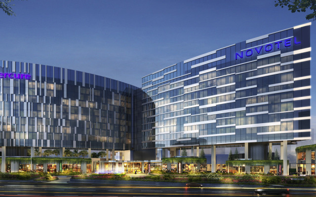 Отель Mercure Singapore On Stevens вид на фасад