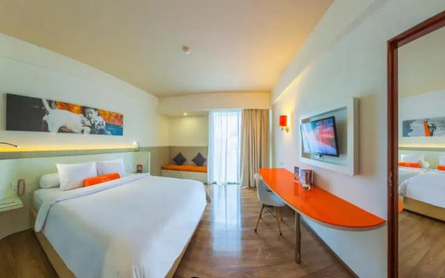 Отель Harris Hotel Seminyak Bali