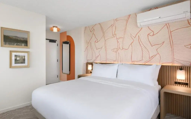 The Ambassador Hotel of Waikiki, Tapestry Collection by Hilton