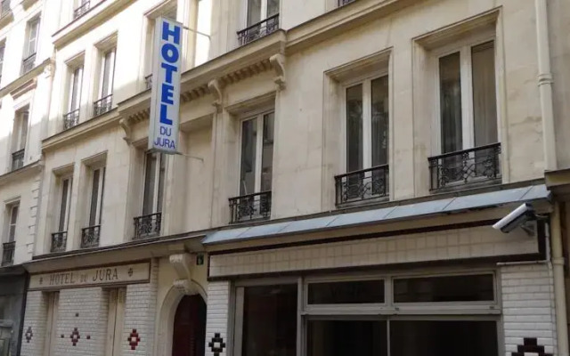 Отель Hôtel du Jura вид на фасад