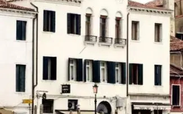 Hotel Airone вид на фасад