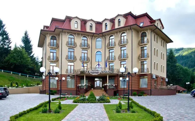 Hotel Pylypets парковка