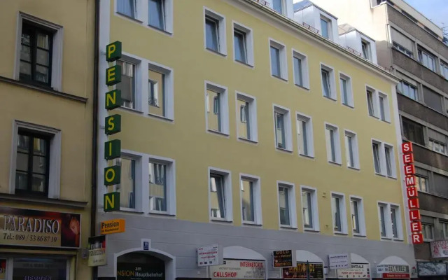 Отель Pension/Guesthouse am Hauptbahnhof вид на фасад