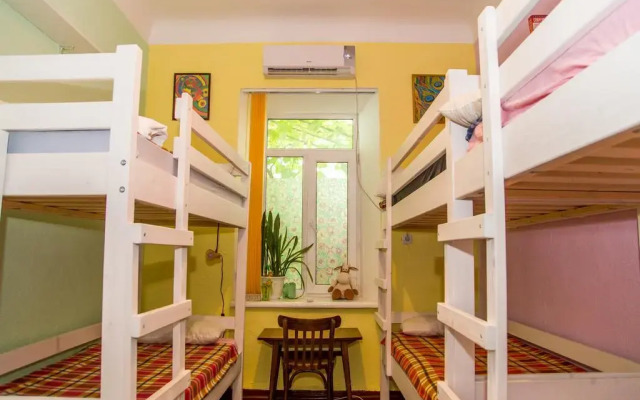 Iq Hostel