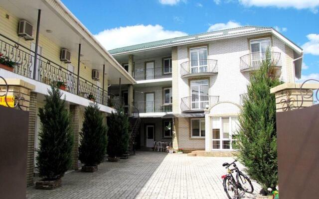 Гостиница Guest House Alina Бердянск парковка