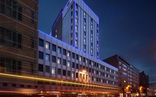 Отель Travelodge Glasgow Queen Street Великобритания, Глазго - отзывы, цены и фото номеров - забронировать отель Travelodge Glasgow Queen Street онлайн вид на фасад