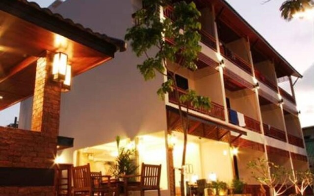 Отель Kata Noi Bay Inn пляж Ката вид на фасад