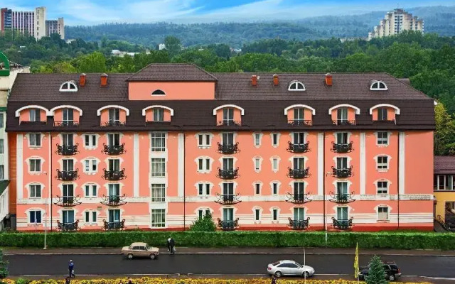 Гостиница Royal Medical Cezar Украина, Трускавец - отзывы, цены и фото номеров - забронировать гостиницу Royal Medical Cezar онлайн вид на фасад