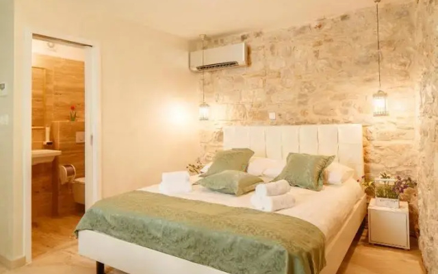 Stone House Luxury Rooms