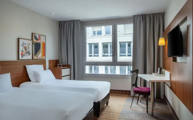 Отель Spark by Hilton Lyon Ouest