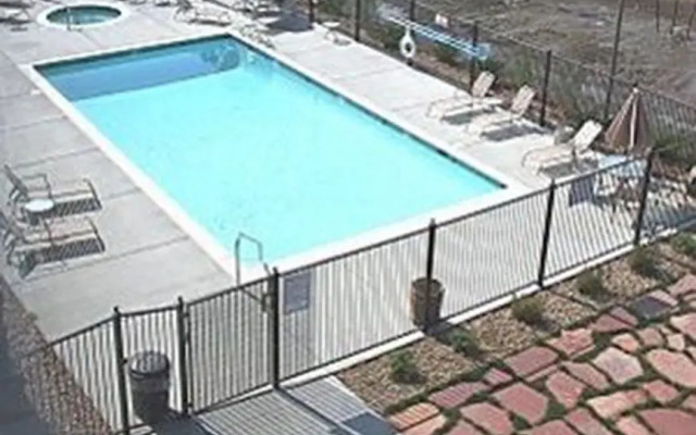 Hawthorn Suites