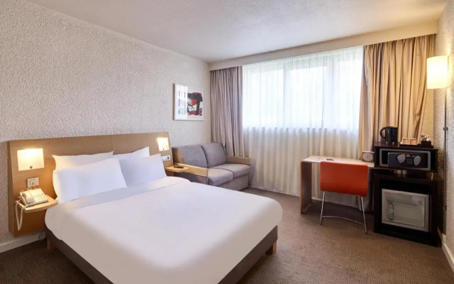 B&B HOTEL Cergy Port