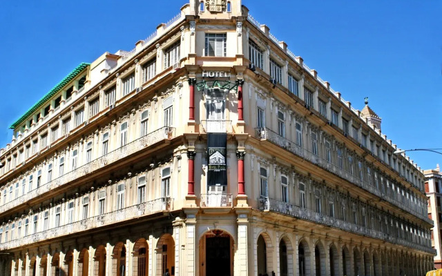 Hotel Plaza вид на фасад