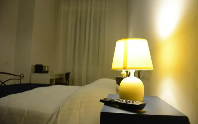 Отель Mambo Suites