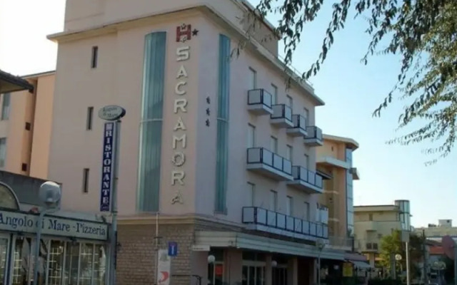 Hotel Sacramora вид на фасад
