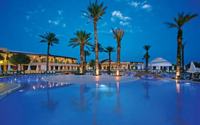 Limak Atlantis Deluxe Hotel бассейн