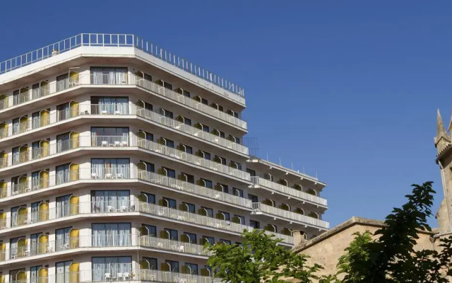 Отель Blue Sea Arenal Tower - Adults Only вид на фасад