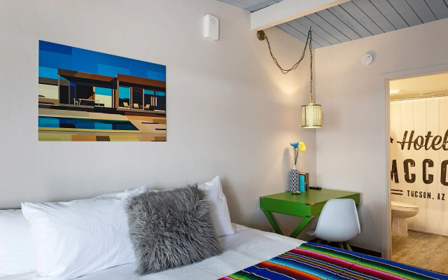 Hotel McCoy Tucson - Art, Coffee, Beer, Wine