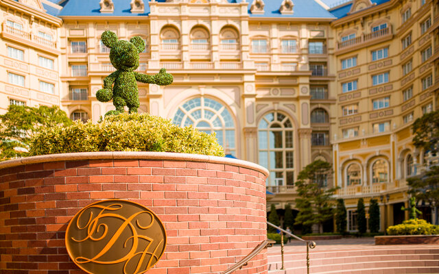 Tokyo Disneyland Hotel In Urayasu Japan From 1006 Photos