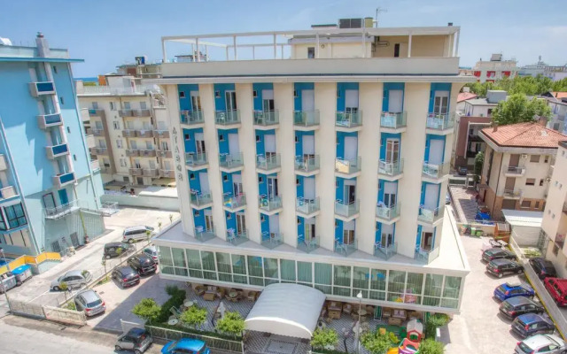 Hotel Tabor Римини вид на фасад
