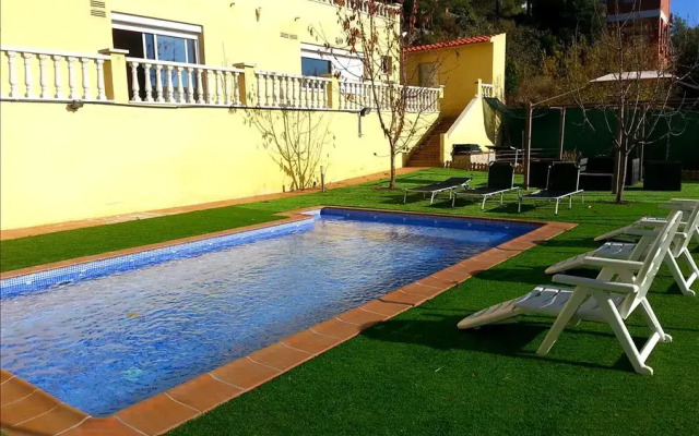 Отель 4 BR Villa Sole бассейн