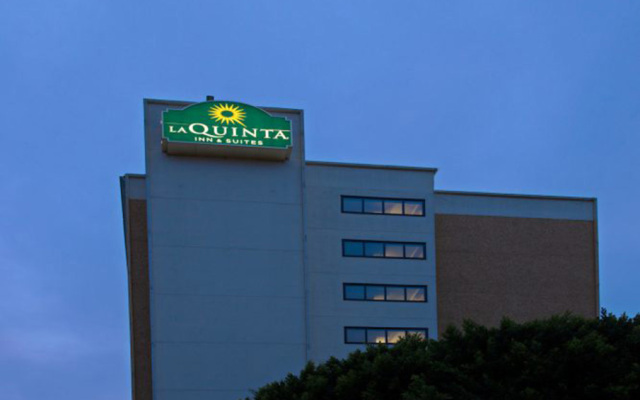 La Quinta Inn & Suites LAX 2