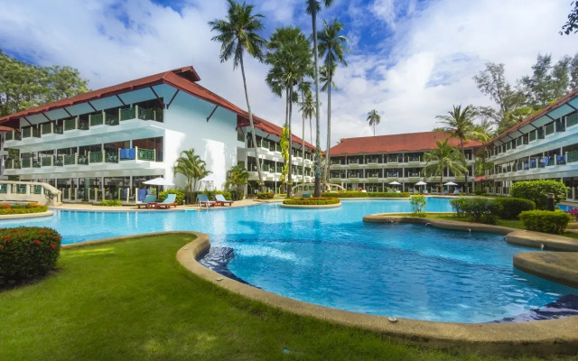 Отель Amora Beach Resort Phuket бассейн