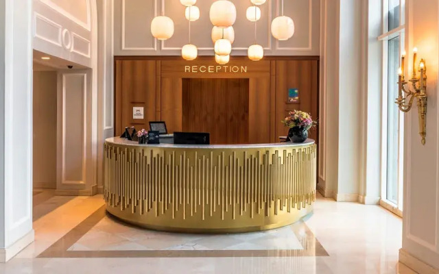 Отель Hilton Brussels Grand Place Бельгия, Брюссель - 4 отзыва об отеле, цены и фото номеров - забронировать отель Hilton Brussels Grand Place онлайн интерьер отеля