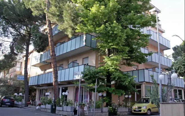 Hotel Delizia Римини вид на фасад